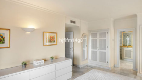 Apartamentos de 3 dormitorios en venta en Monte Halcones – R5105146