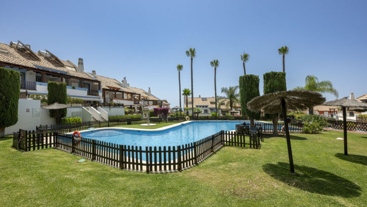 Adosados de 4 dormitorios en venta en Marbella – R5079868 en 