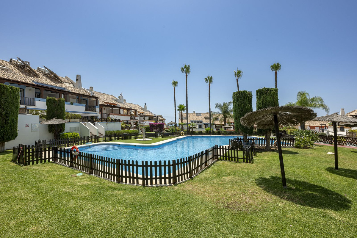 Adosados de 4 dormitorios en venta en Marbella – R5079868