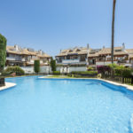 Adosados de 4 dormitorios en venta en Marbella – R5079868
