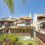 Adosados de 4 dormitorios en venta en Marbella – R5079868