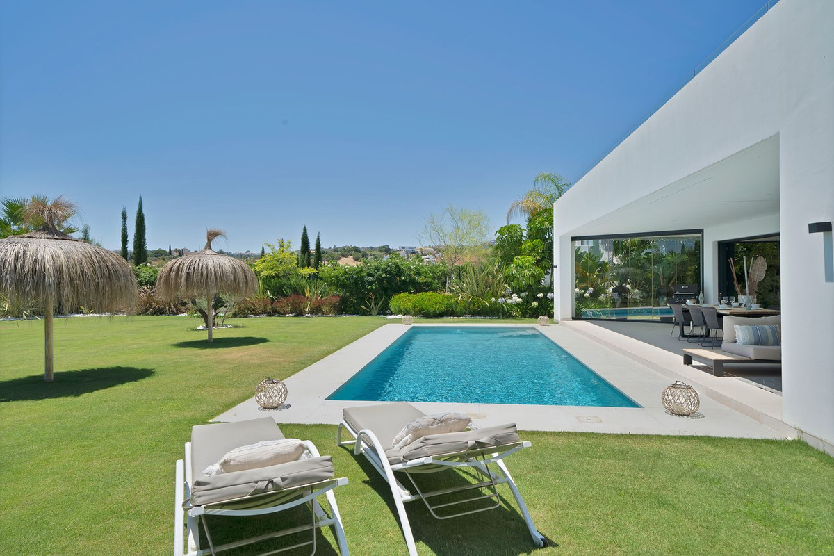 Villas de 4 dormitorios en venta en Mijas – R5117032