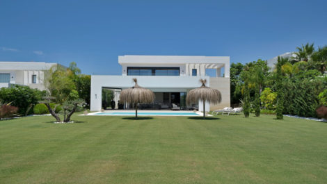 Villas de 4 dormitorios en venta en Mijas – R5117032