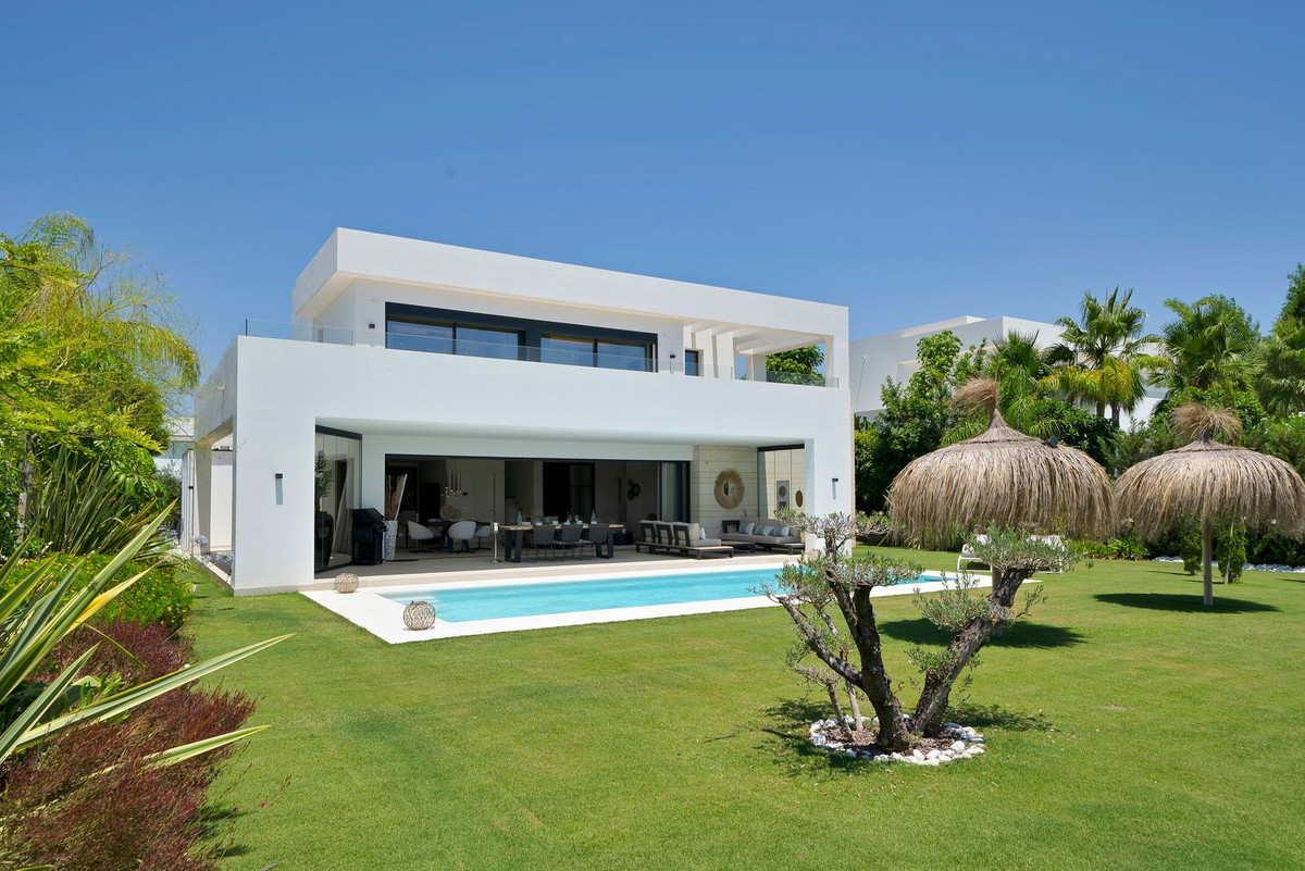 Villas de 4 dormitorios en venta en Mijas – R5117032