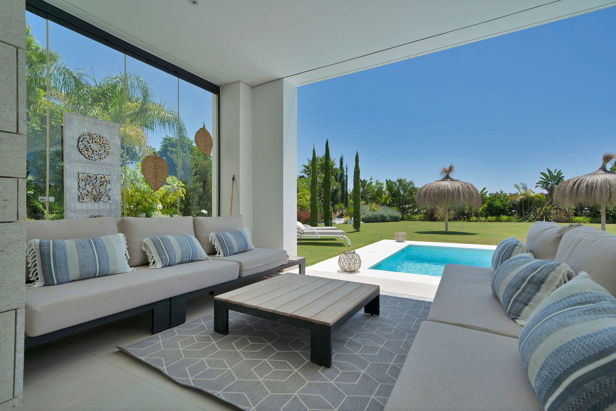 Villas de 4 dormitorios en venta en Mijas – R5117032