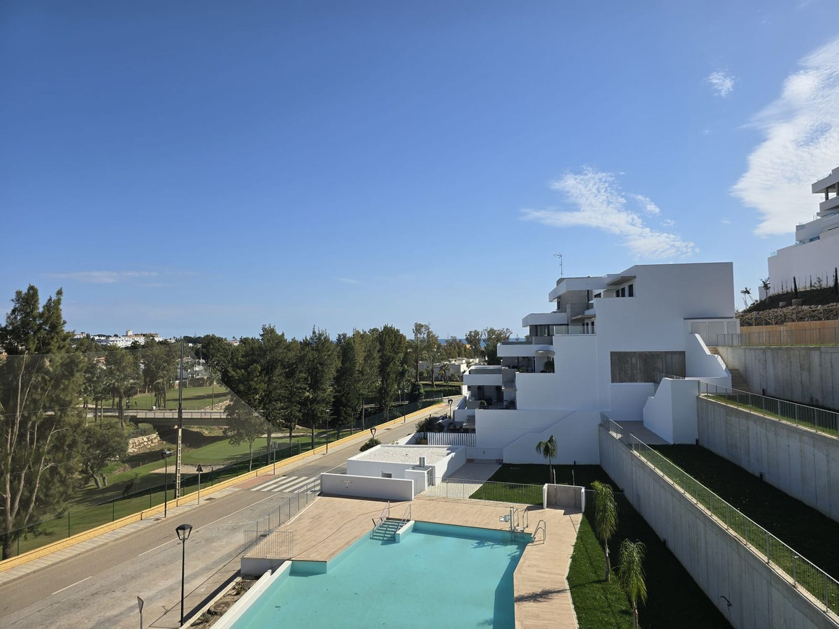 3 bedroom Apartments for sale in La Cala de Mijas – R4967056