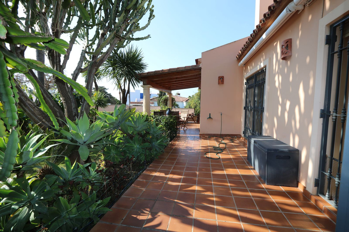 Villas de 6 dormitorios en venta en Cabopino – R5114500