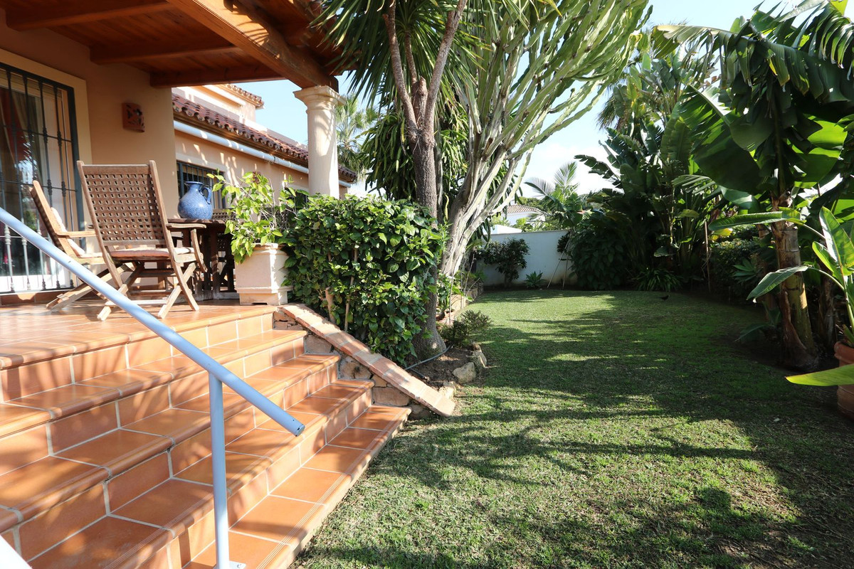 Villas de 6 dormitorios en venta en Cabopino – R5114500