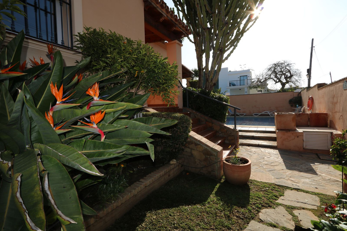 Villas de 6 dormitorios en venta en Cabopino – R5114500