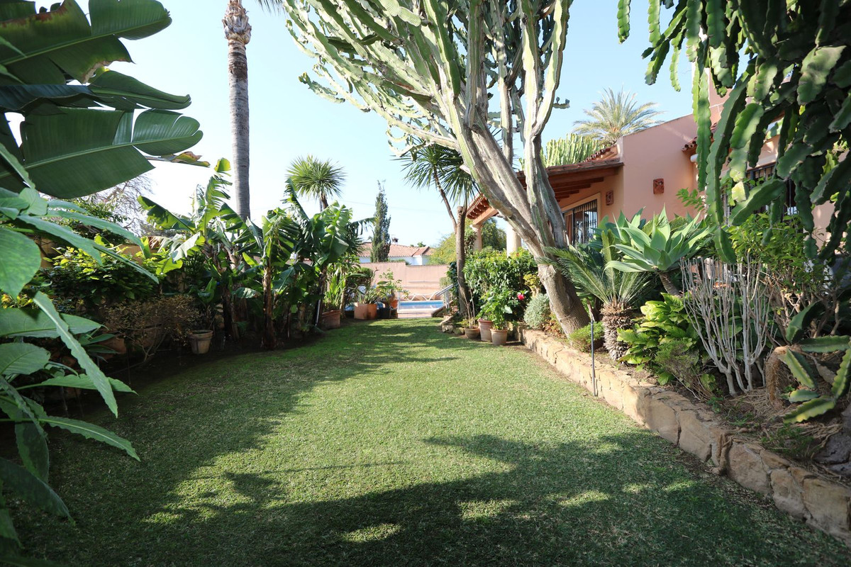 Villas de 6 dormitorios en venta en Cabopino – R5114500