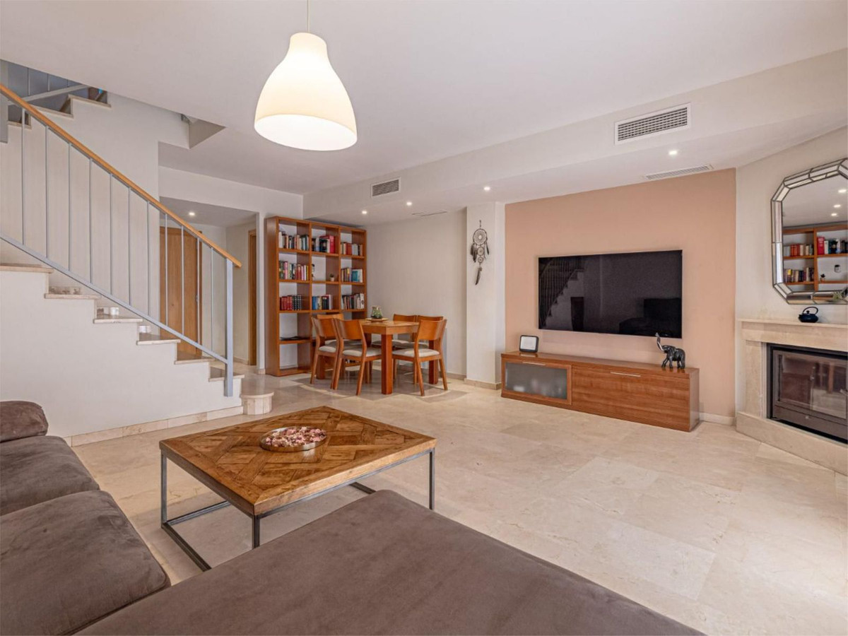 Pareados de 3 dormitorios en venta en Marbella – R5111407