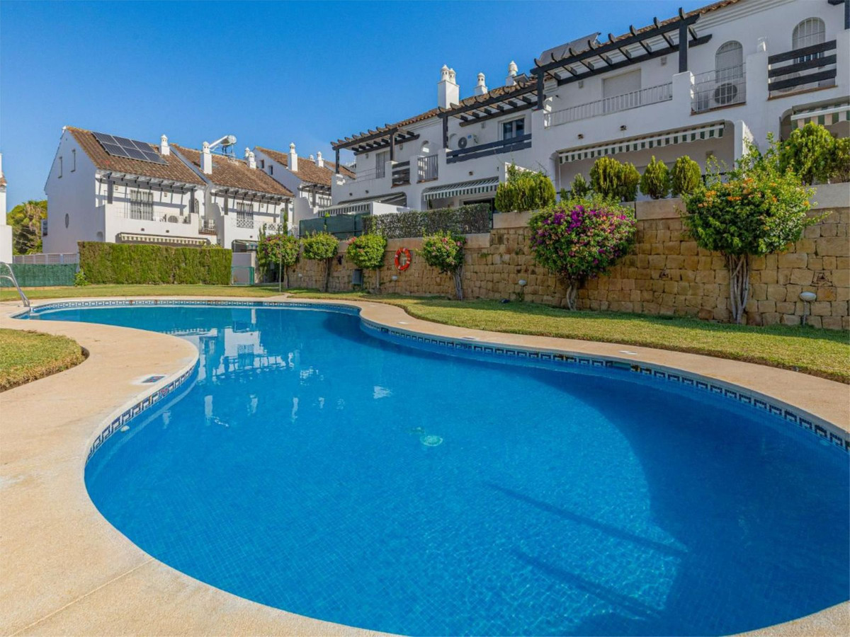 Pareados de 3 dormitorios en venta en Marbella – R5111407
