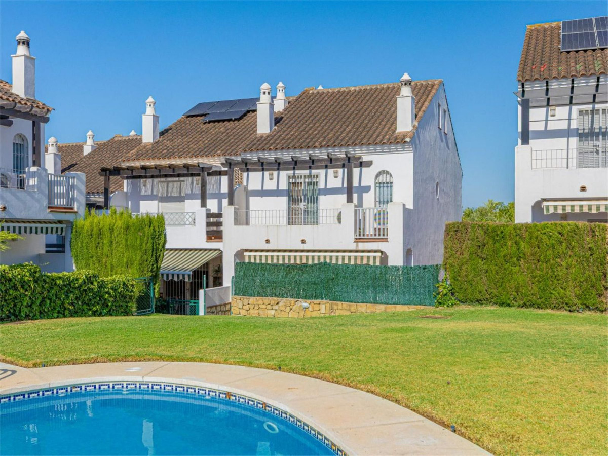 Pareados de 3 dormitorios en venta en Marbella – R5111407