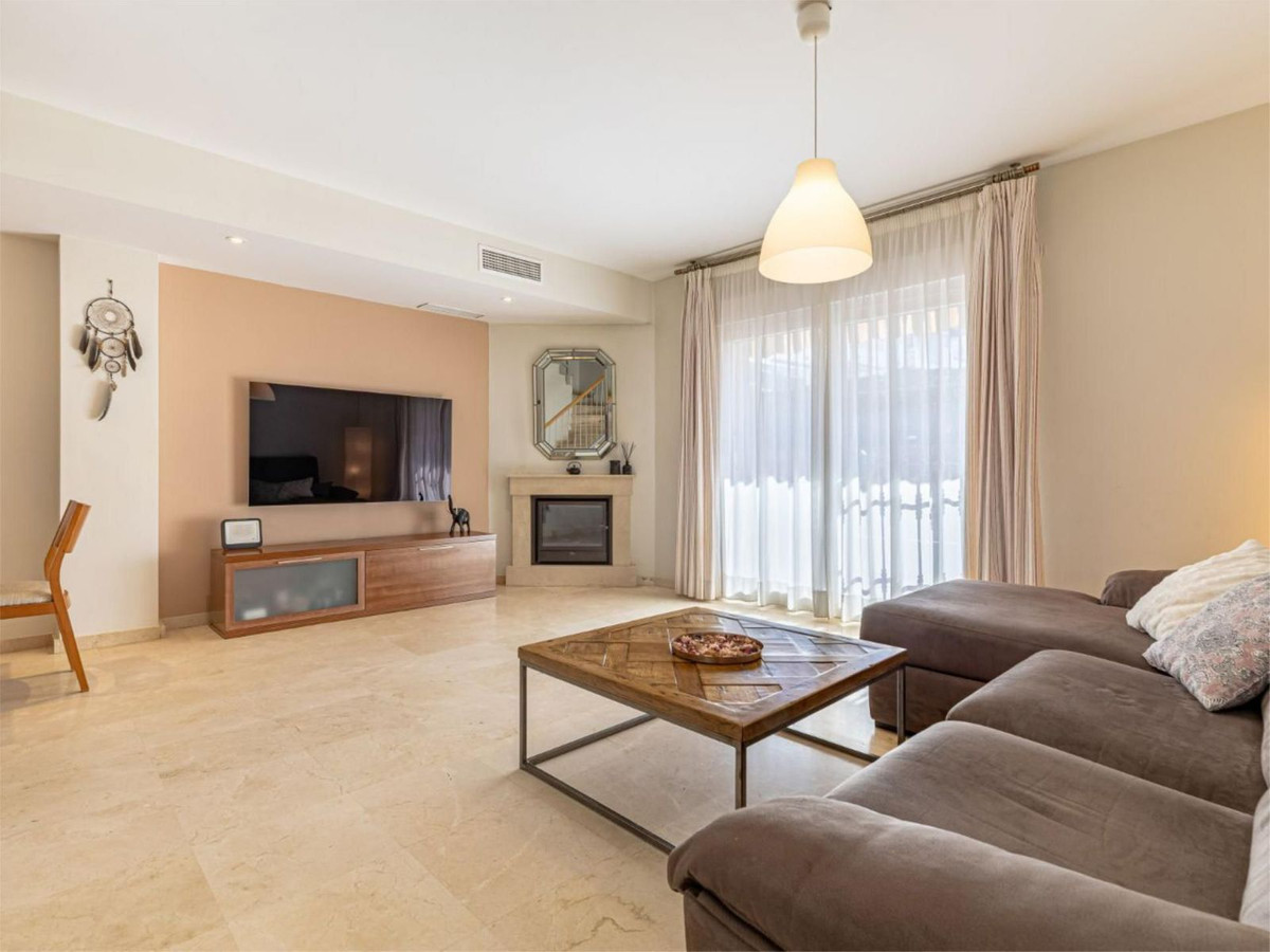 Pareados de 3 dormitorios en venta en Marbella – R5111407