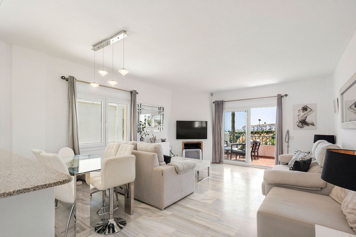 2 bedroom Apartments for sale in Calahonda – R5122036