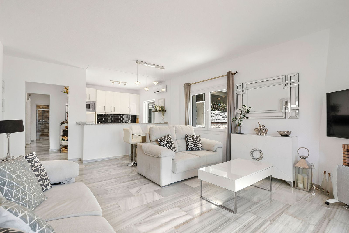 2 bedroom Apartments for sale in Calahonda – R5122036