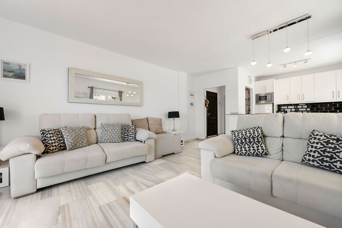 2 bedroom Apartments for sale in Calahonda – R5122036