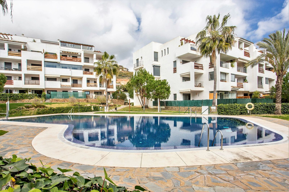 3 bedroom Apartments for sale in La Cala de Mijas – R5115538