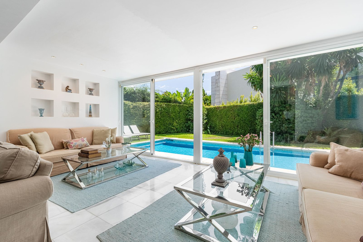 7 bedroom Semi-detached for sale in Los Monteros – R5122906