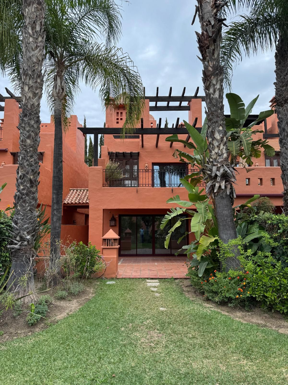 4 bedroom Townhouses for sale in Milla de Oro – R5111350
