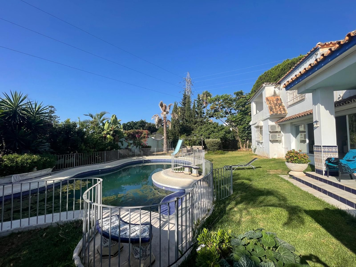 Villas de 7 dormitorios en venta en Marbella – R5117905