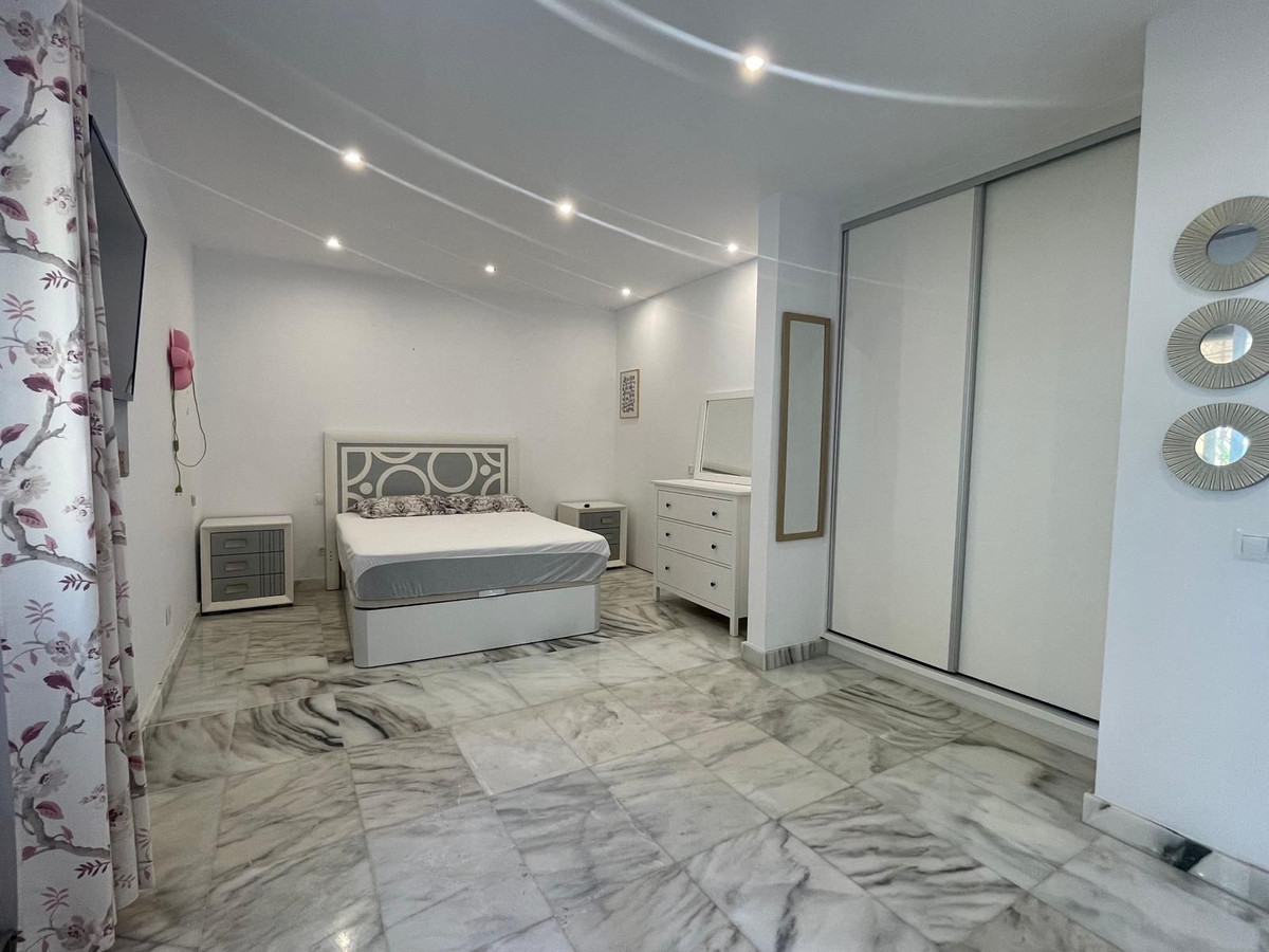 Villas de 7 dormitorios en venta en Marbella – R5117905