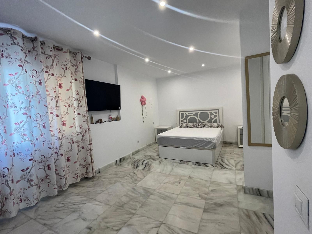Villas de 7 dormitorios en venta en Marbella – R5117905