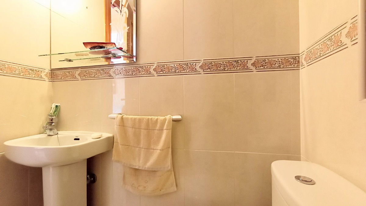 Adosados de 3 dormitorios en venta en Calahonda – R5108875