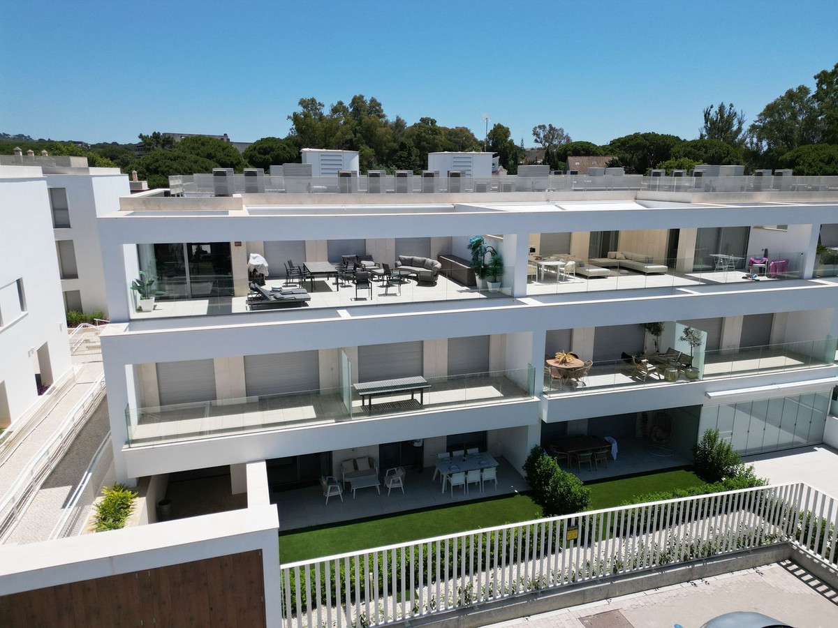 Apartamentos de 3 dormitorios en venta en Elviria – R5118931