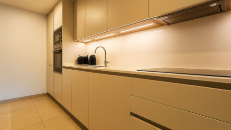Apartamentos de 3 dormitorios en venta en Elviria – R5118931