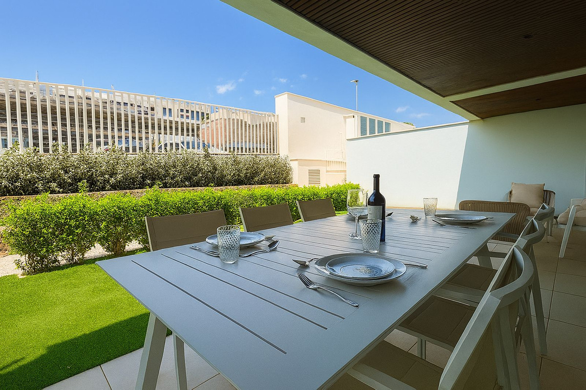 Apartamentos de 3 dormitorios en venta en Elviria – R5118931