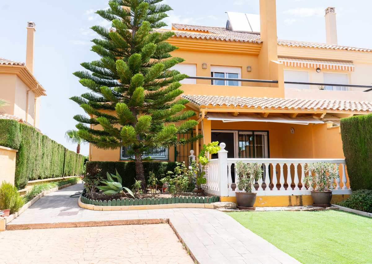 Pareados de 3 dormitorios en venta en Riviera del Sol – R5118148