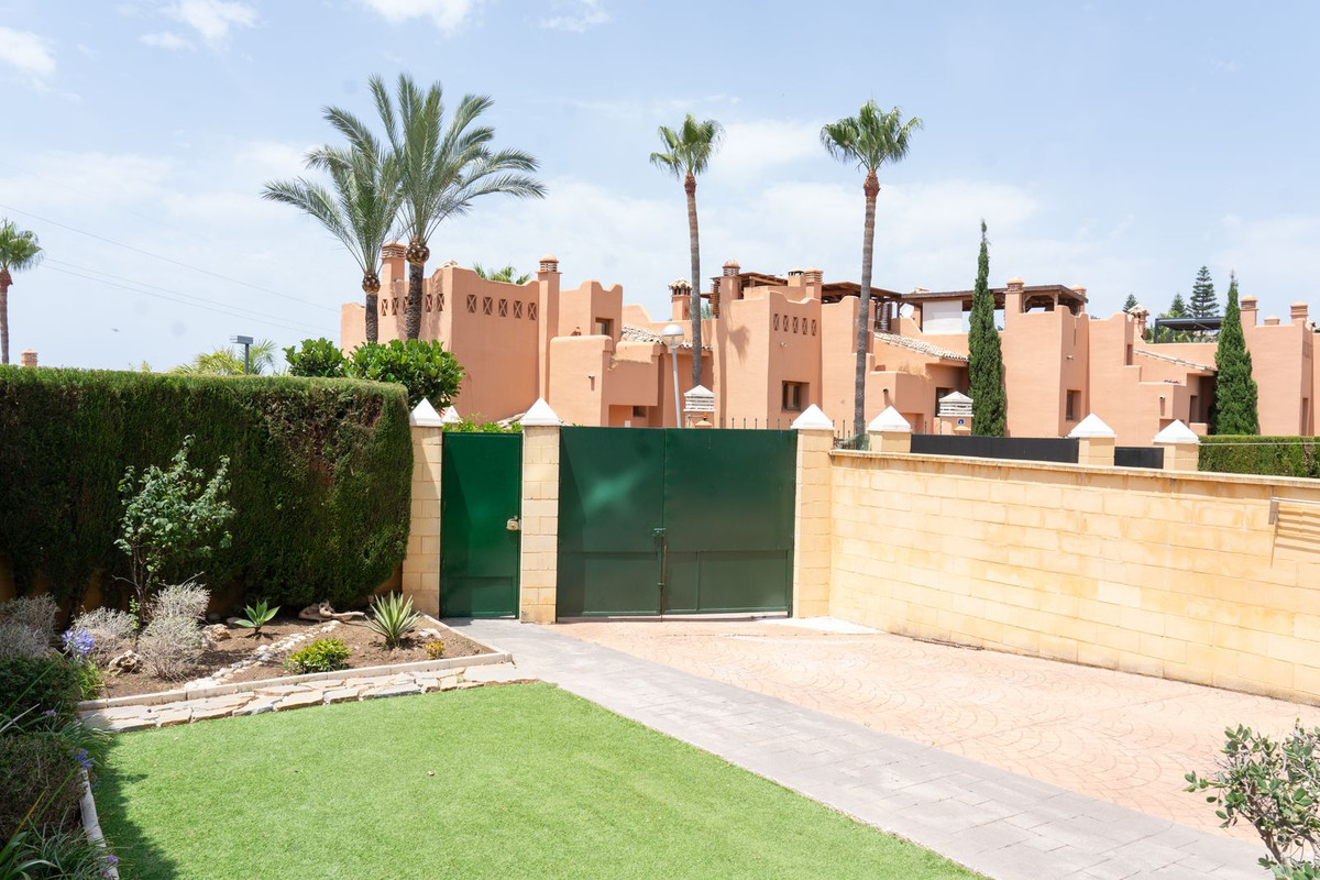 Pareados de 3 dormitorios en venta en Riviera del Sol – R5118148