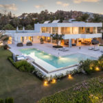 Villas de 7 dormitorios en venta en Marbella – R5117725