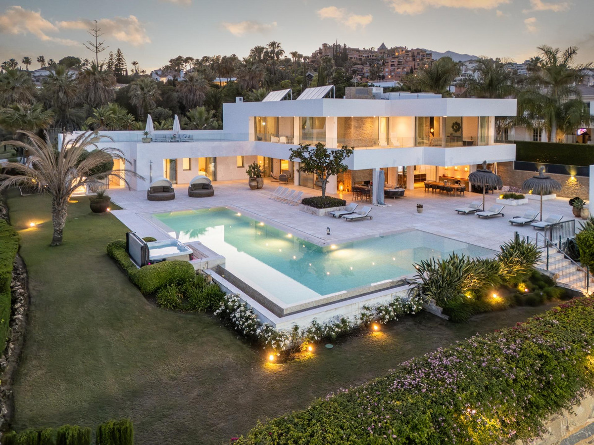 Villas de 7 dormitorios en venta en Marbella – R5117725