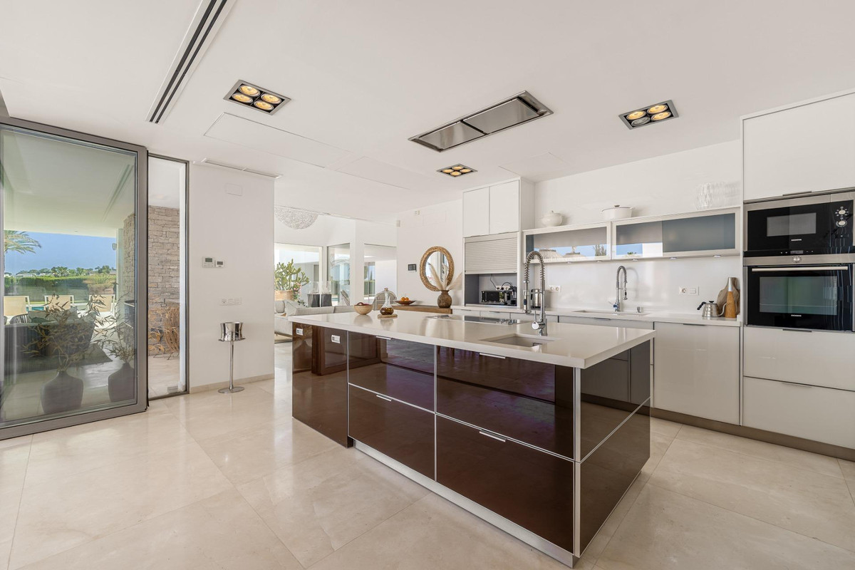 Villas de 7 dormitorios en venta en Marbella – R5117725