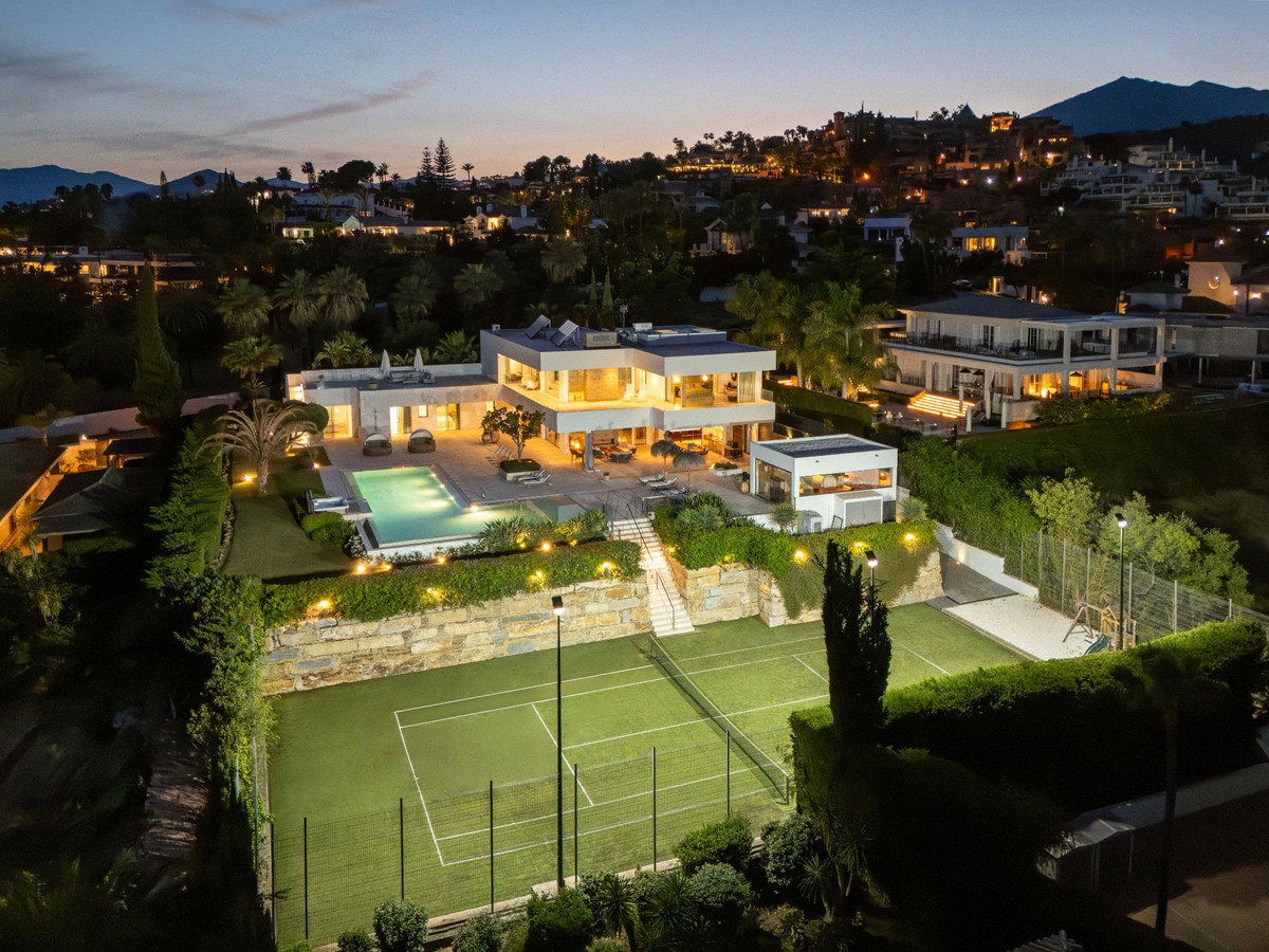 Villas de 7 dormitorios en venta en Marbella – R5117725