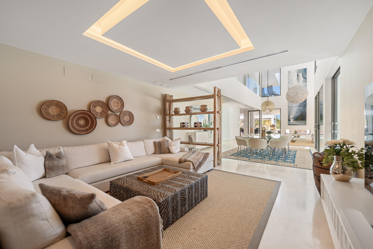 Villas de 7 dormitorios en venta en Marbella – R5117725