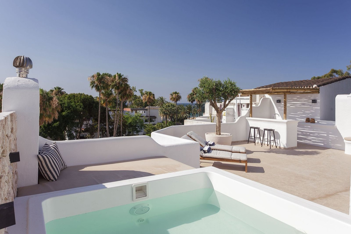 Aticos de 4 dormitorios en venta en Elviria – R5116210