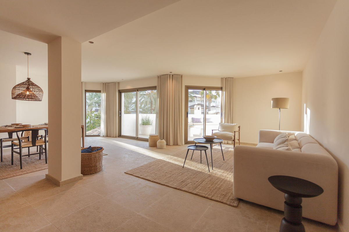 Aticos de 4 dormitorios en venta en Elviria – R5116210