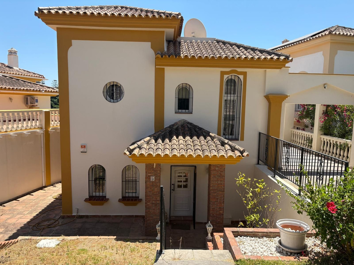 3 bedroom Villas for sale in Riviera del Sol – R5114347