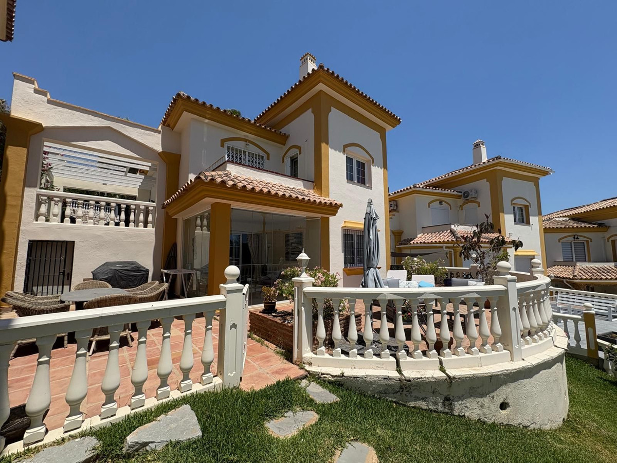 3 bedroom Villas for sale in Riviera del Sol – R5114347