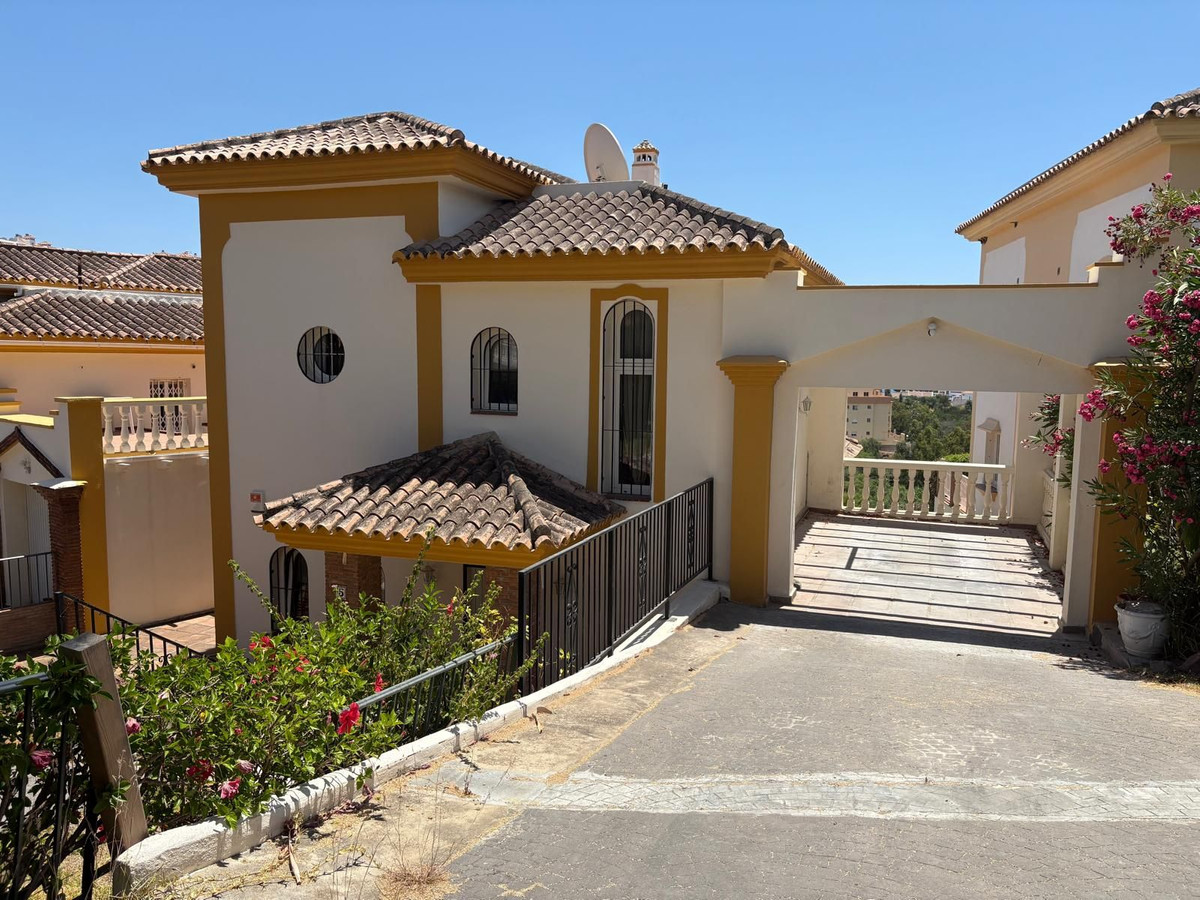 3 bedroom Villas for sale in Riviera del Sol – R5114347