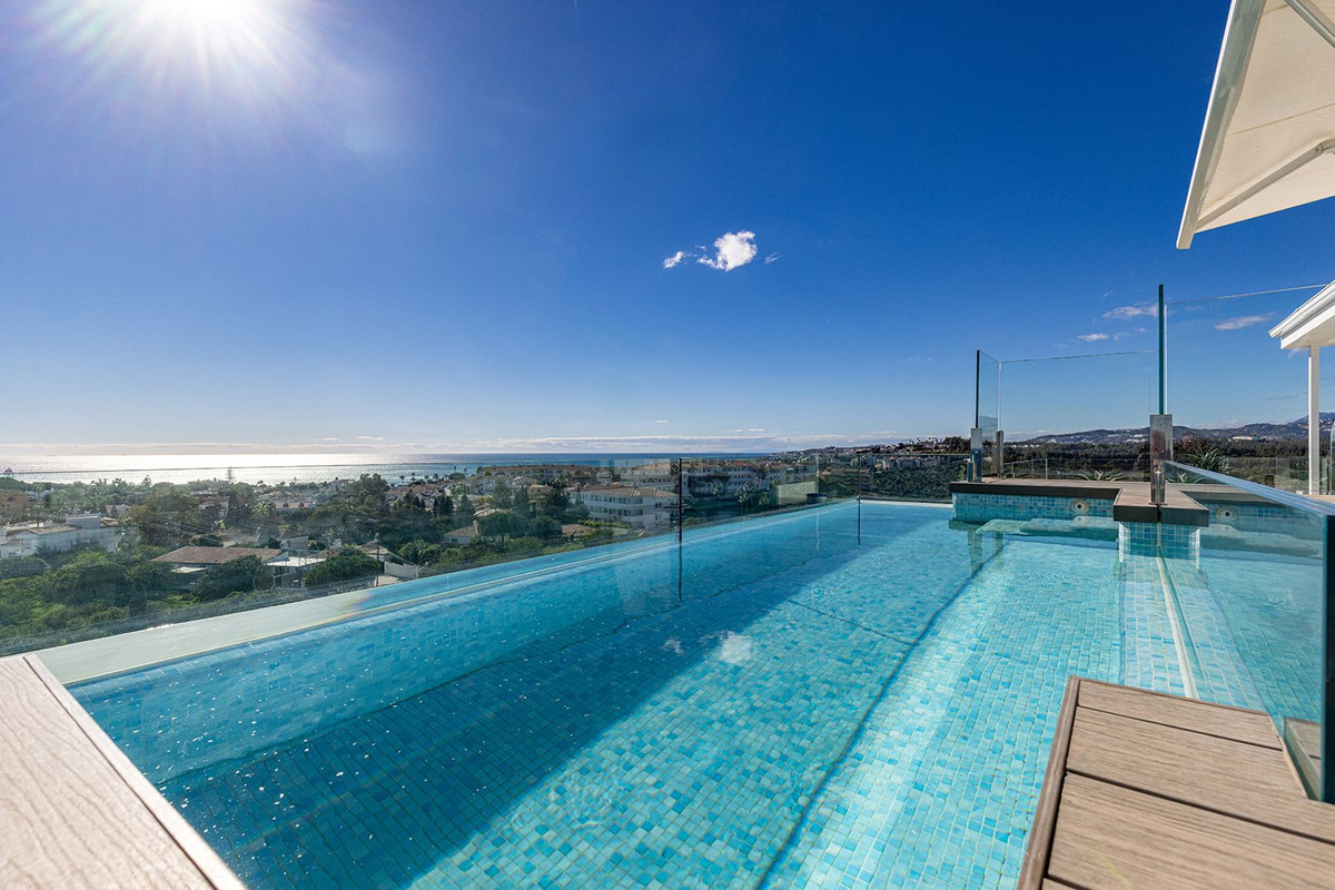 Apartamentos de 5 dormitorios en venta en Mijas – R5118007