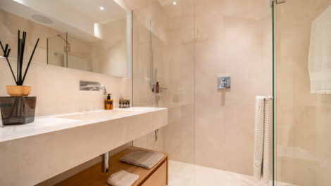 Apartamentos de 3 dormitorios en venta en La Quinta – R5123335