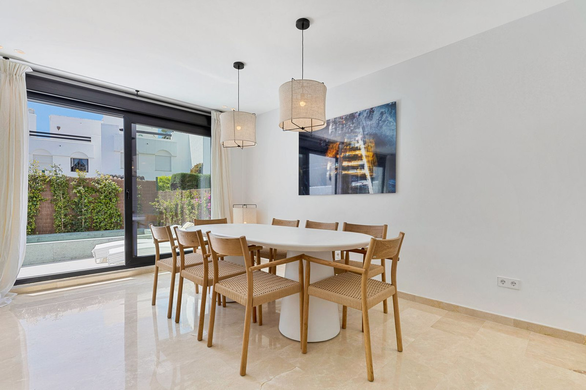4 bedroom Townhouses for sale in Guadalmina Baja – R5005201