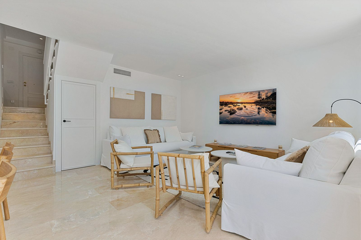 4 bedroom Townhouses for sale in Guadalmina Baja – R5005201