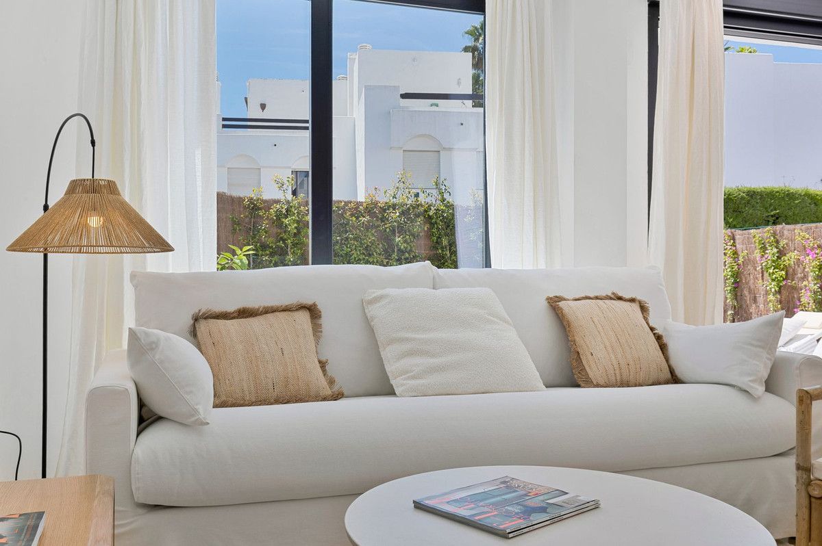 4 bedroom Townhouses for sale in Guadalmina Baja – R5005201