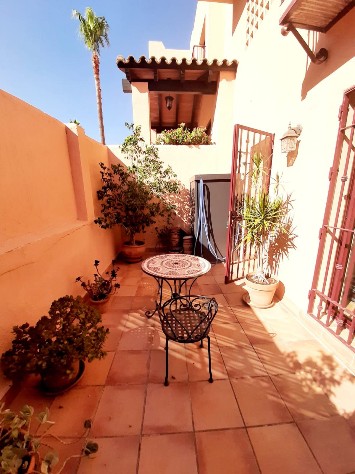 Apartamentos de 2 dormitorios en venta en Calahonda – R5122030