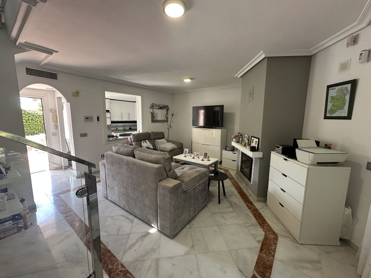 Adosados de 3 dormitorios en venta en Cabopino – R5111422